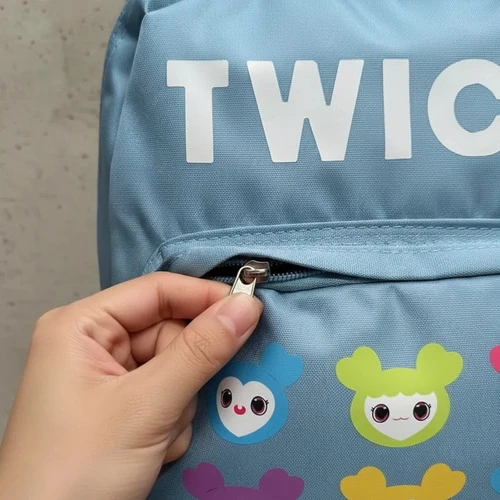 Mochila Escolar Grande Kpop Twice Celeste - Imagen 3